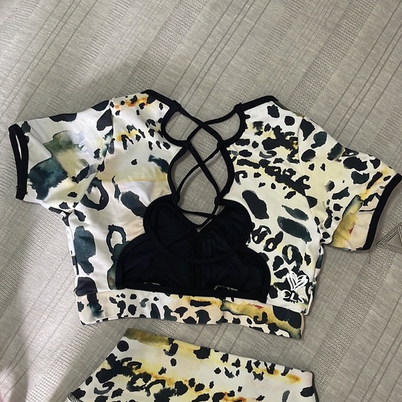 CLS | NC Elite Shape Cheetah Amanda Top and Legging with Mesh Set Size XS / S - Picture 9 of 13